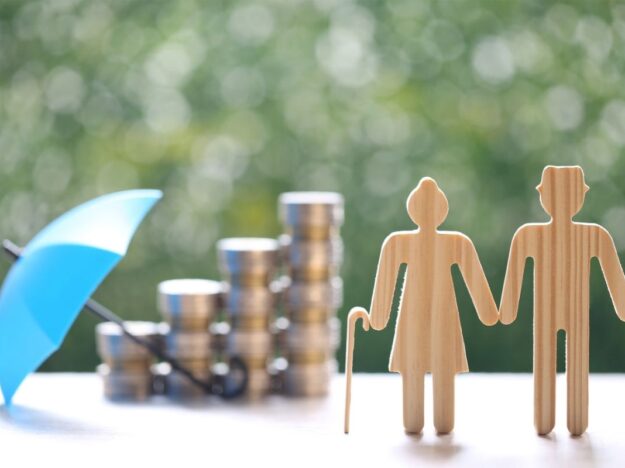 Pièces de monnaie pour épargne pension EIP avec pensionnés en personnage en bois